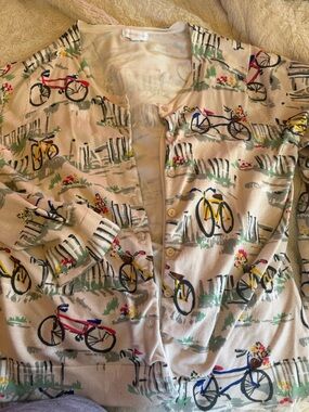 Charter Club Cream Cardigan with Subtle Pastel Accents Vintage no pulls